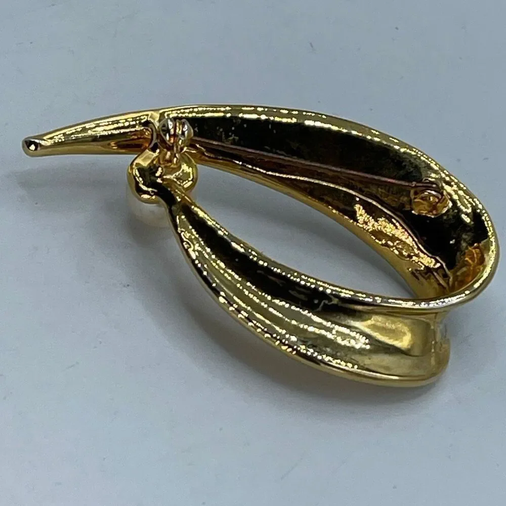 Vintage 10K plated white & yellow gold ribbon brooch faux pearl decor.